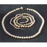 Two cultured pearl necklaces,: a one row necklace of cultured pearls, diameter ca. 5.8-6.