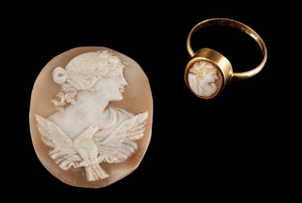 A shell cameo ring,: the oval shell cameo carved with a woman's profile,