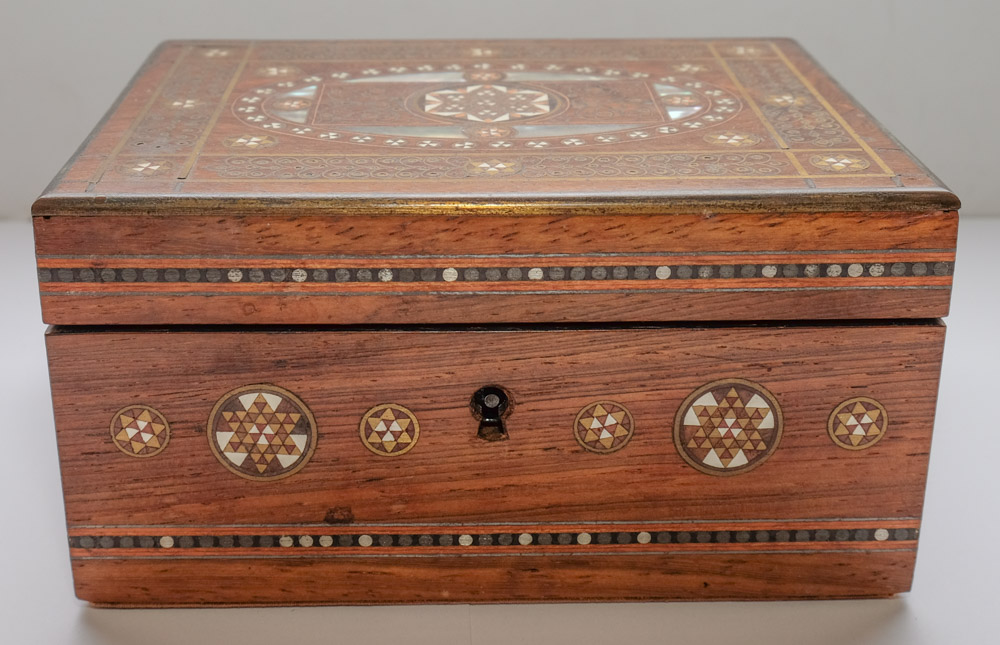 A pocket sundial and compass: contained in a brass case, a miniature single draw telescope, - Image 3 of 3