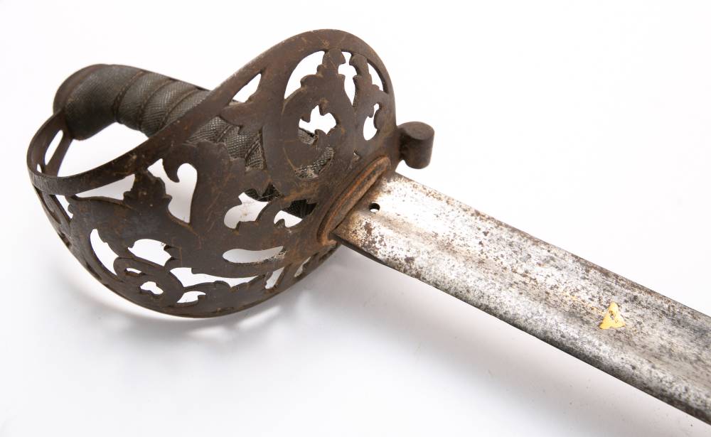 A late 18th/early 19th century Persian made? European pattern Light Cavalry sword: the slightly - Image 2 of 5
