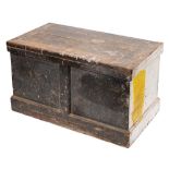 A wooden overpainted tool chest with fitted interior: 54 x 94 x 53cm.