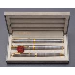 A Parker sterling silver pen set in Cisele finish, fountain pen with 18k gold nib,