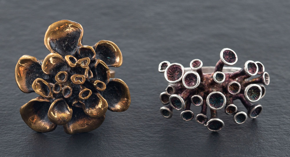 Hannu Ikonen for Valo Koru, two 'Renmoosblüte' (Reindeer moss) rings,: one stamped '925',