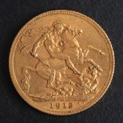 A George V gold sovereign coin, 1912,: diameter ca. 22mms, total weight ca. 7.9gms.