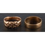 Two 9ct gold rings,: including a corn sheaf ring with hallmarks for Birmingham,