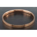 A 9ct gold bangle with engraved decoration,: hallmarks for Birmingham, 1926, inner diameter ca.