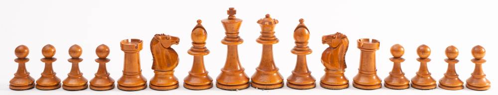 A Staunton pattern boxwood and ebonised chess set: the king, 9cm high, the pawn 4.5cm high. - Bild 3 aus 5