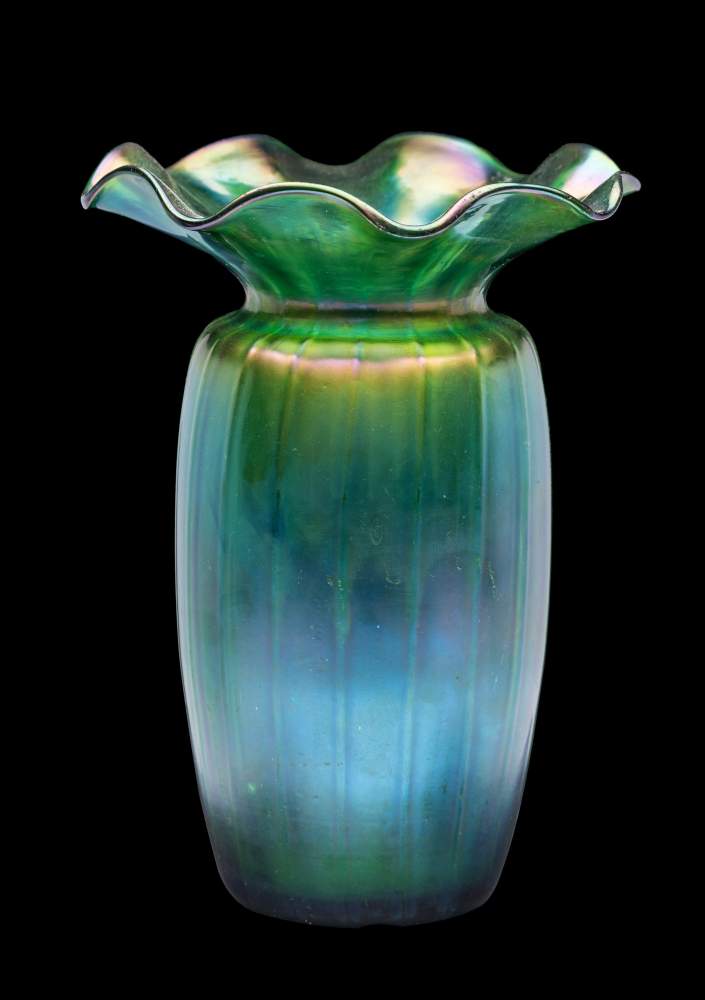 A Loetz 'Goldiris' glass vase: of vertically ribbed barrel shaped form with flaring wavy rim, 21.