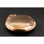 A 9ct gold circular compact,: with a mirror to inside of lid, hallmarks for Birmingham, diameter ca.