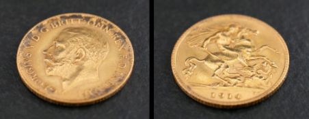 A George V half sovereign gold coin, 1914,: diameter ca. 19mm, total weight ca. 4gms.