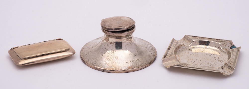 A George V silver capstan inkwell, maker S Blanckensee & Son Ltd, Birmingham, 1914: 9.