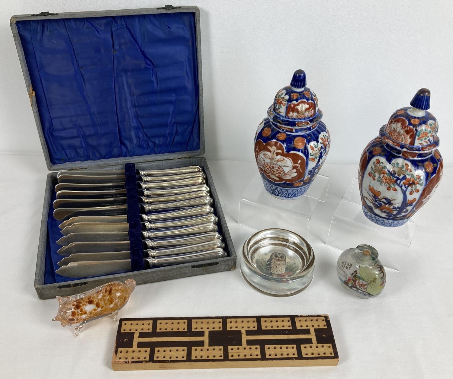 A quantity of assorted misc vintage items. To include: a pair of Oriental Imari ginger jars, 12