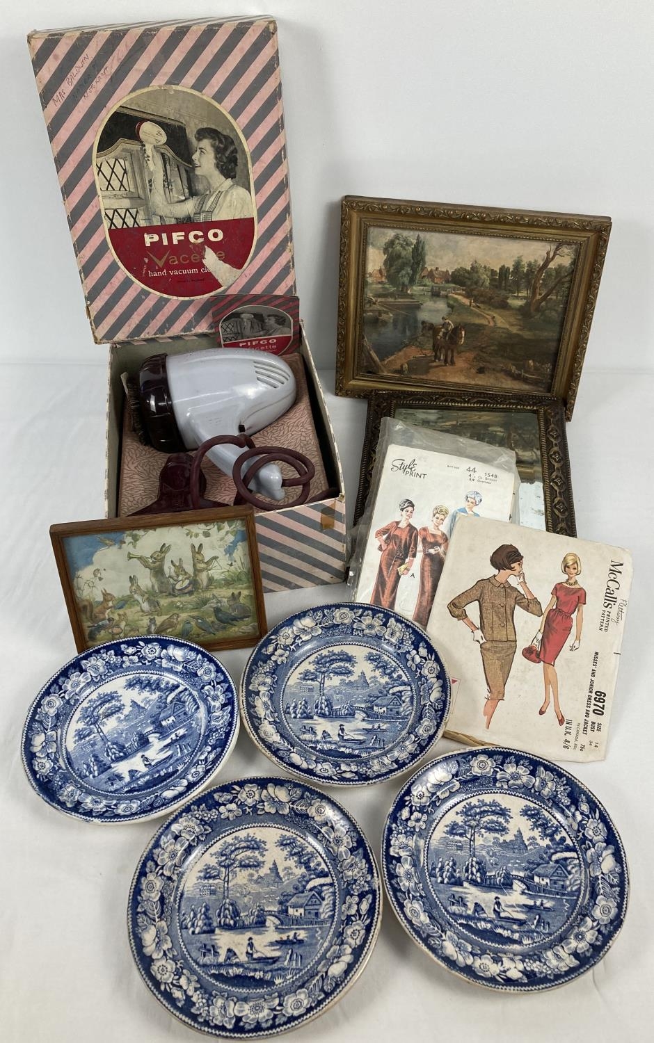 A collection of mixed vintage items. To include a boxed Pifco "Vacette" hand held vacuum cleaner,