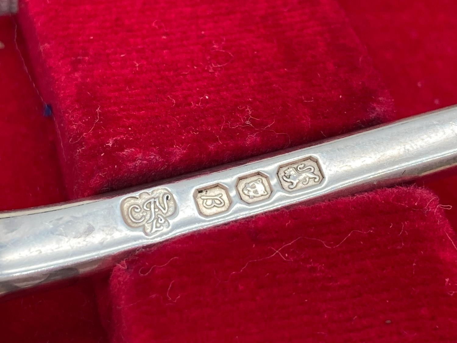 A boxed vintage silver copy of The Leicester Spoon, by George Tarratt Vanders. Fully hallmarked to - Image 3 of 3