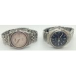 2 men's wristwatches both with stainless steel straps by Seiko. A Seiko quartz with silver tone hour