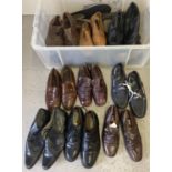 A large tub of assorted men's vintage & more modern slip-on & brogue style shoes. In varying
