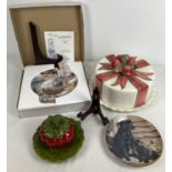 4 modern ceramic items. A large lidded cake plate with tied ribbon decoration, a 4 piece lidded