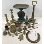 A box of assorted vintage metal ware items to include Salters Family Scale No. 5 and brass