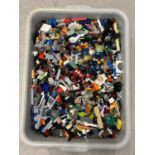 A tub containing 4.5kg of assorted Lego pieces to include Marvel figures.