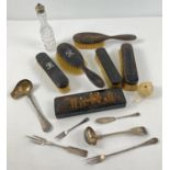 A collection of assorted antique items to include ivory sewing tool & wooden brushes. Lot also