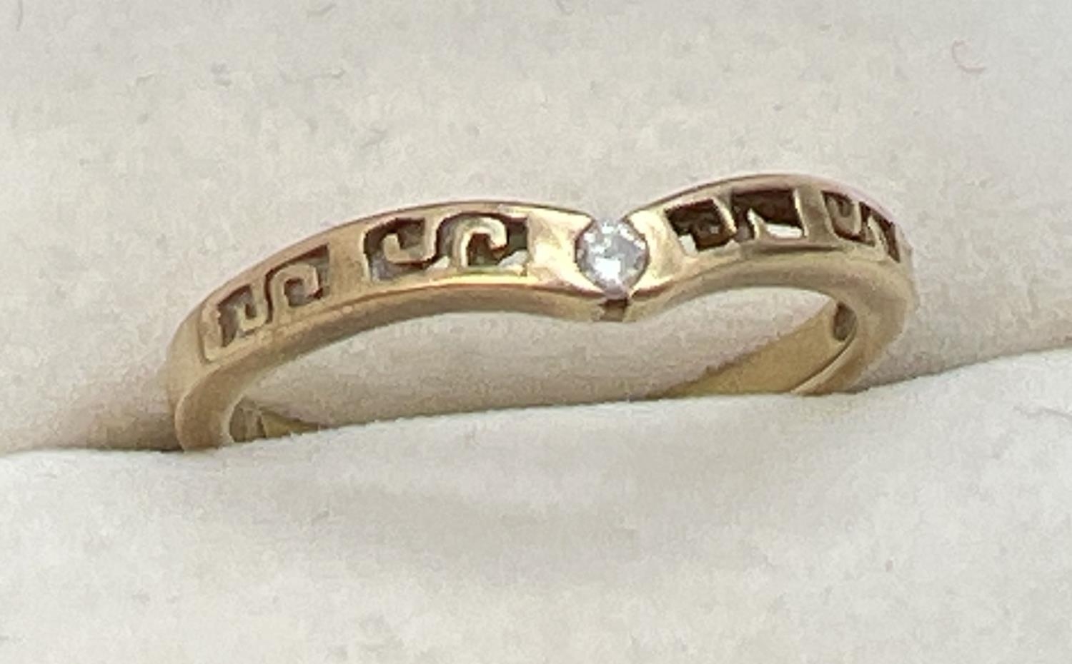 A 9ct yellow gold wishbone ring set with central diamond and with pierced work detail. Fully - Image 3 of 3