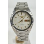 A vintage 1983 Seiko 5 automatic men's wristwatch 3D2377 KF 7009-426R. With stainless steel case and
