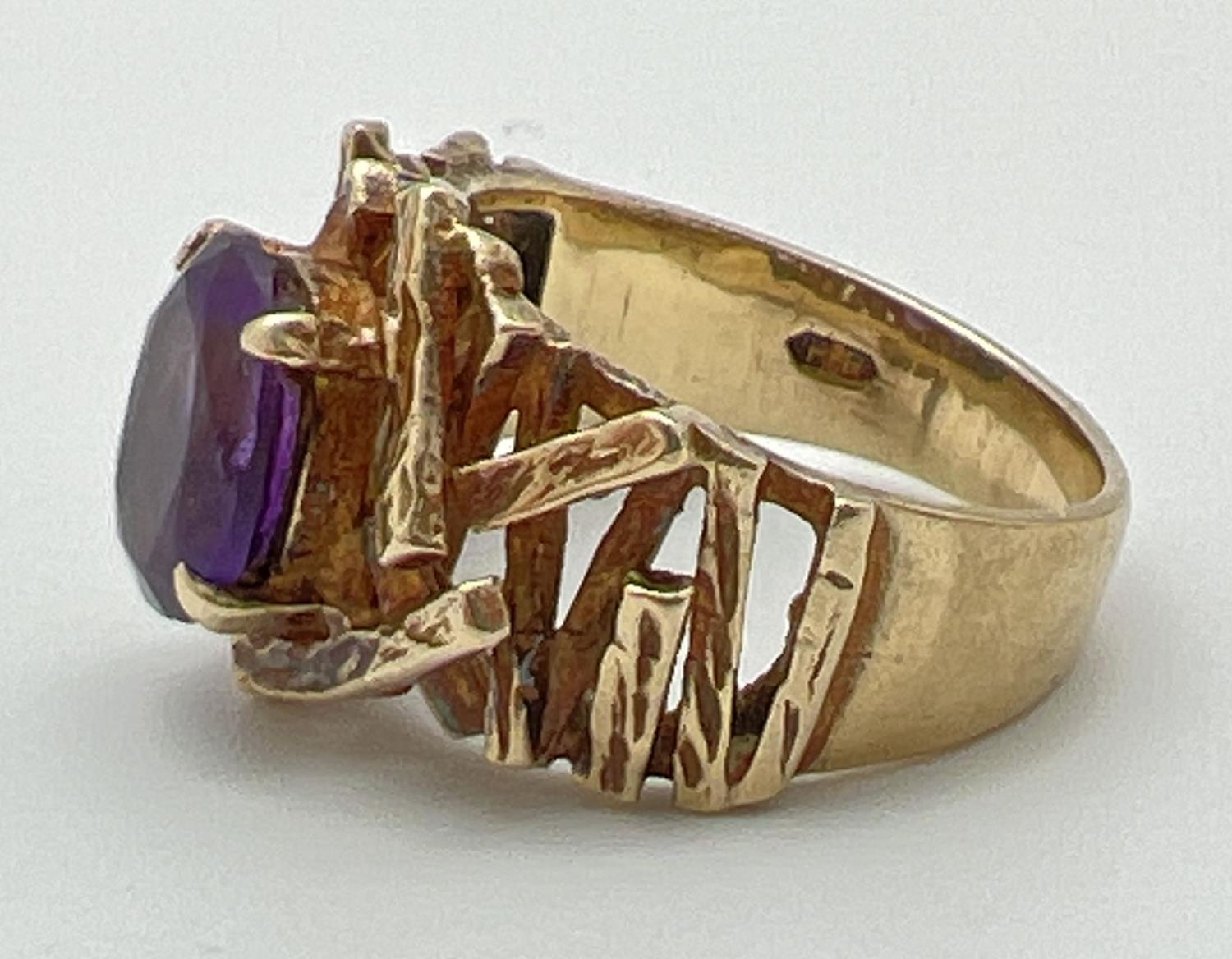 A chunky vintage 9ct yellow gold dress ring set with central oval cut amethyst. With textured - Image 4 of 4