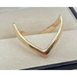 A 9ct gold plain wishbone dress ring. Full hallmarks to inside of band. Ring size P, total weight