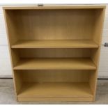 A modern light wood effect large 3 shelf bookcase, with 2 adjustable shelves. Approx. 120.5cm tall x