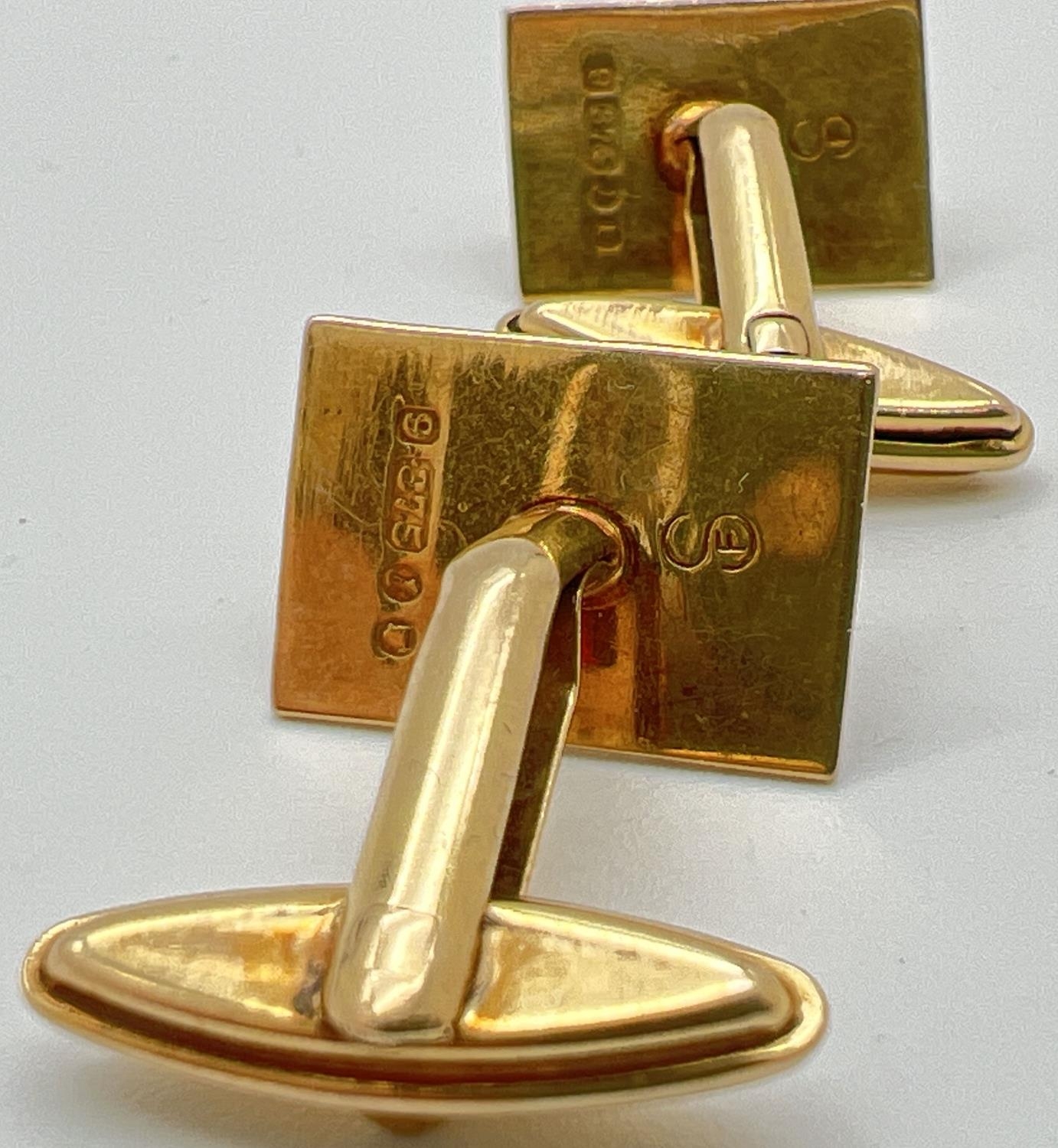 A pair of vintage 9ct gold square shaped cuff links with brushed detail & etched line decoration. - Image 2 of 2