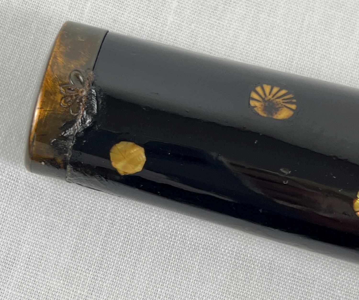 A Muromachi Japanese Wakizashi sword with : urushi black saya/scabbard with seashell motifs. - Image 3 of 17