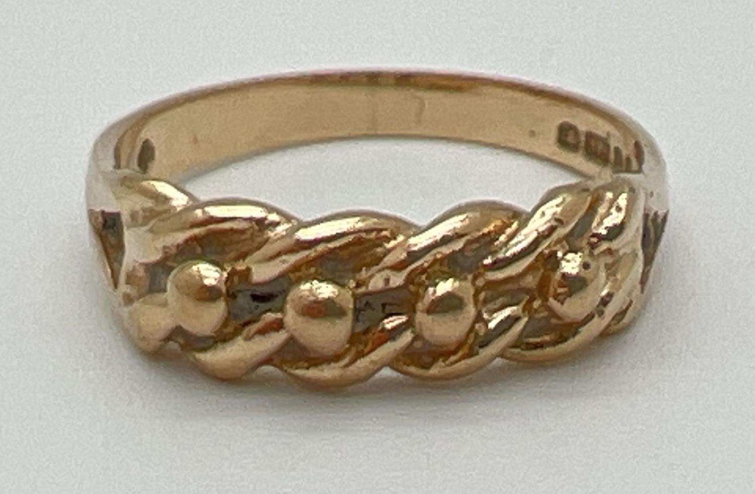 A vintage 9ct gold single row Keeper ring, fully hallmarked inside band. Ring size N. Total weight