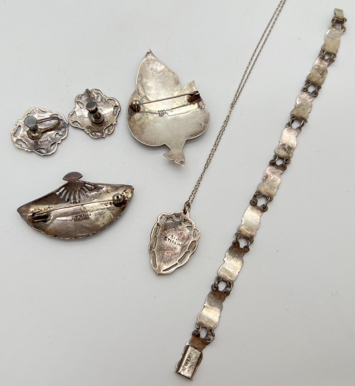 A collection of vintage Siam silver jewellery. A white enamelled pendant on an 18" fine belcher - Image 2 of 2