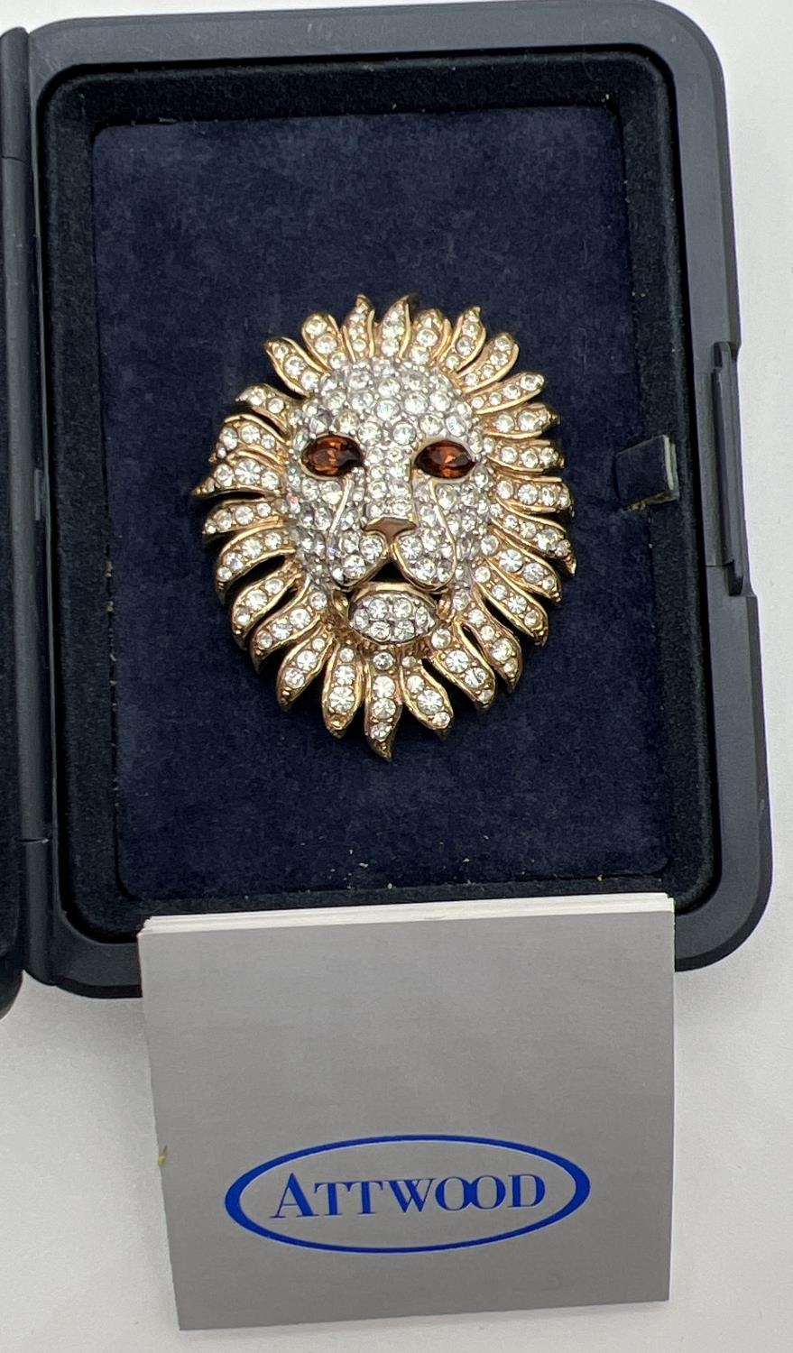 A boxed vintage Attwood collection stone set lion head brooch by Attwood & Sawyer. Approx. 4.5cm x