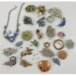 A large collection of vintage stone set brooches for repair or jewellery making. In varying sizes