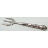 An Edwardian silver handled 3 prong bread fork with Queens pattern embossed handle. Hallmarked for