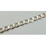 A 7.5 inch curb chain bracelet with lobster claw clasp. Silver marks to fixings and clasp. 5.6g.
