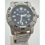 Pulsar 7N1458 men's wristwatch with stainless steel case and strap. Luminous hands and hour markers,