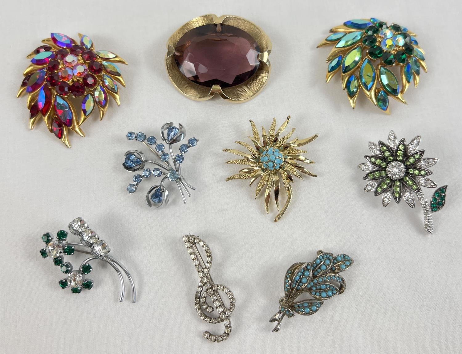 A collection of 9 Stone set vintage brooches in varying sizes and designs to include examples by