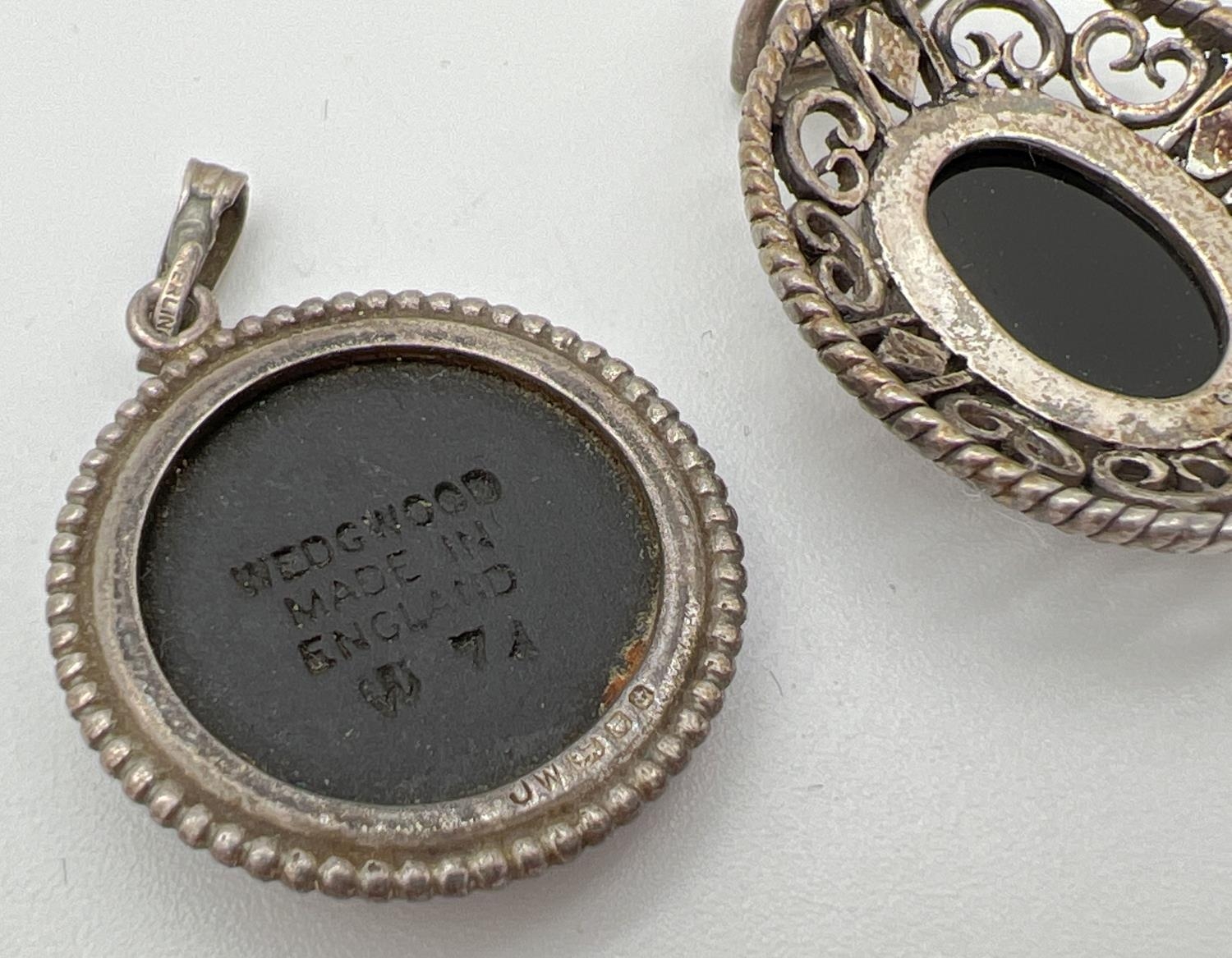 2 vintage silver pendants. A black Jasperware circular shaped pendant, by Wedgwood, together with an - Image 2 of 2