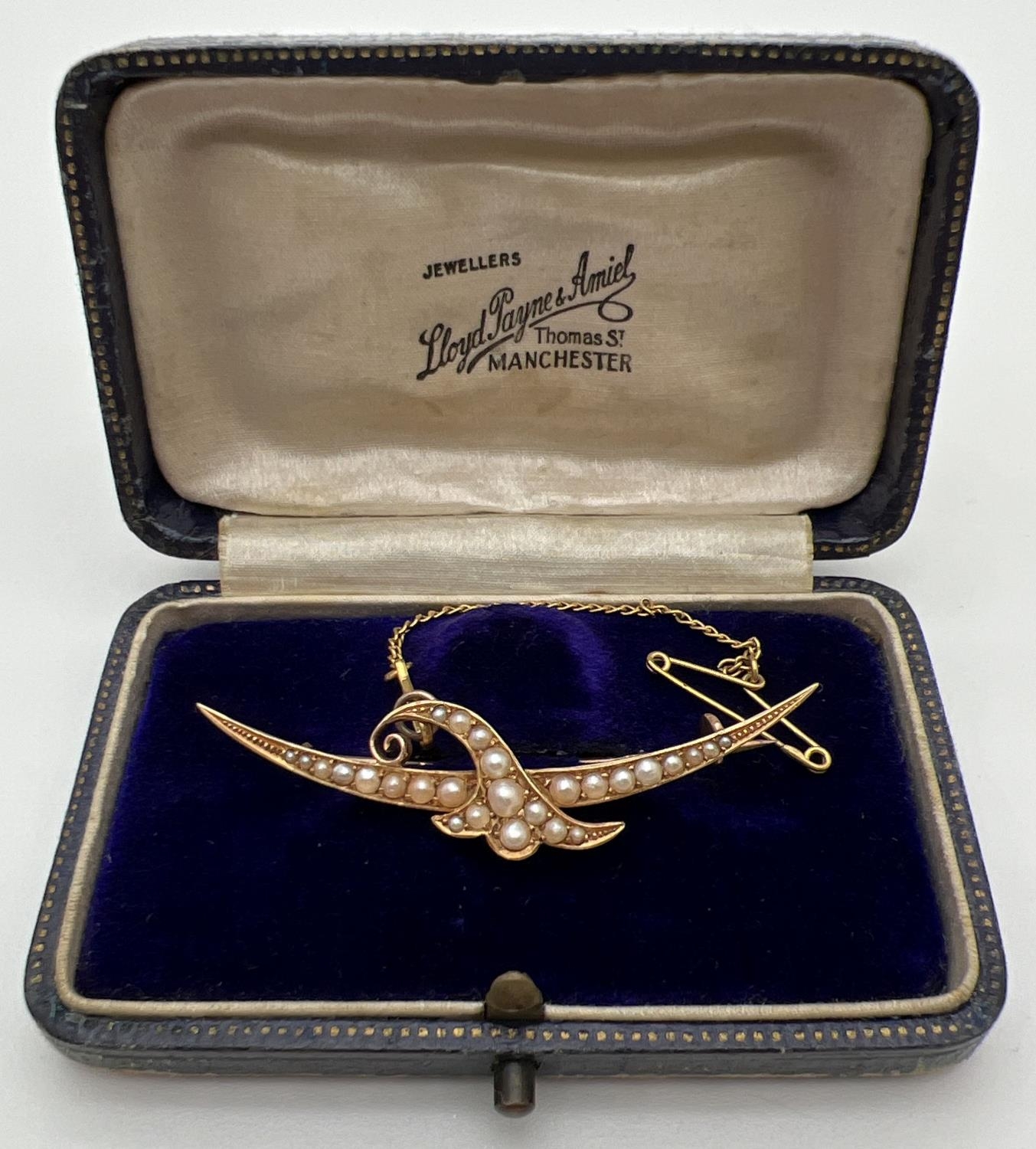 An Edwardian 15ct gold and seed pearl brooch in original box by Lloyd Payne & Amiel, Manchester. - Image 3 of 4