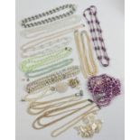 A collection of vintage bead and faux pearl jewellery in varying styles and conditions. To include