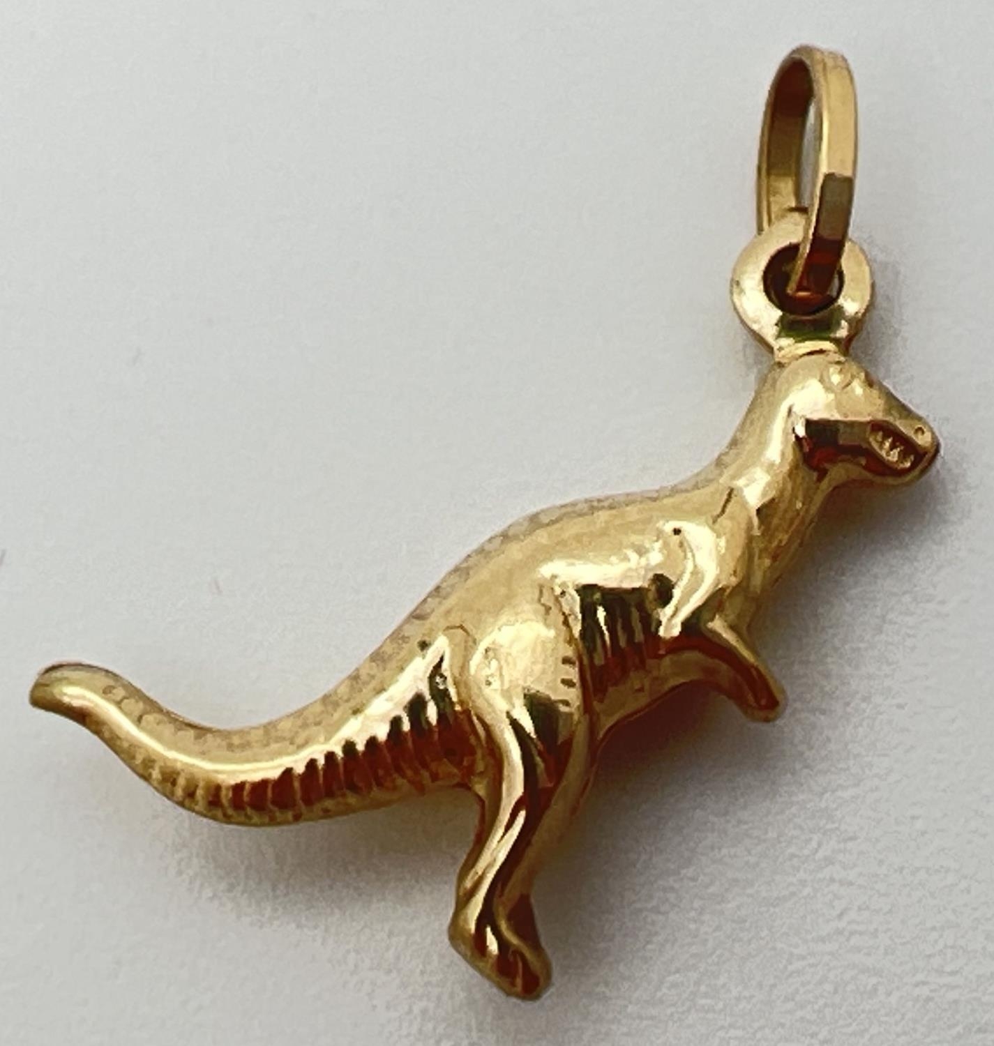 A 10ct gold charm/pendant modelled as a dinosaur. Hanging bale stamped '417 Italy'. Approx. 2cm long