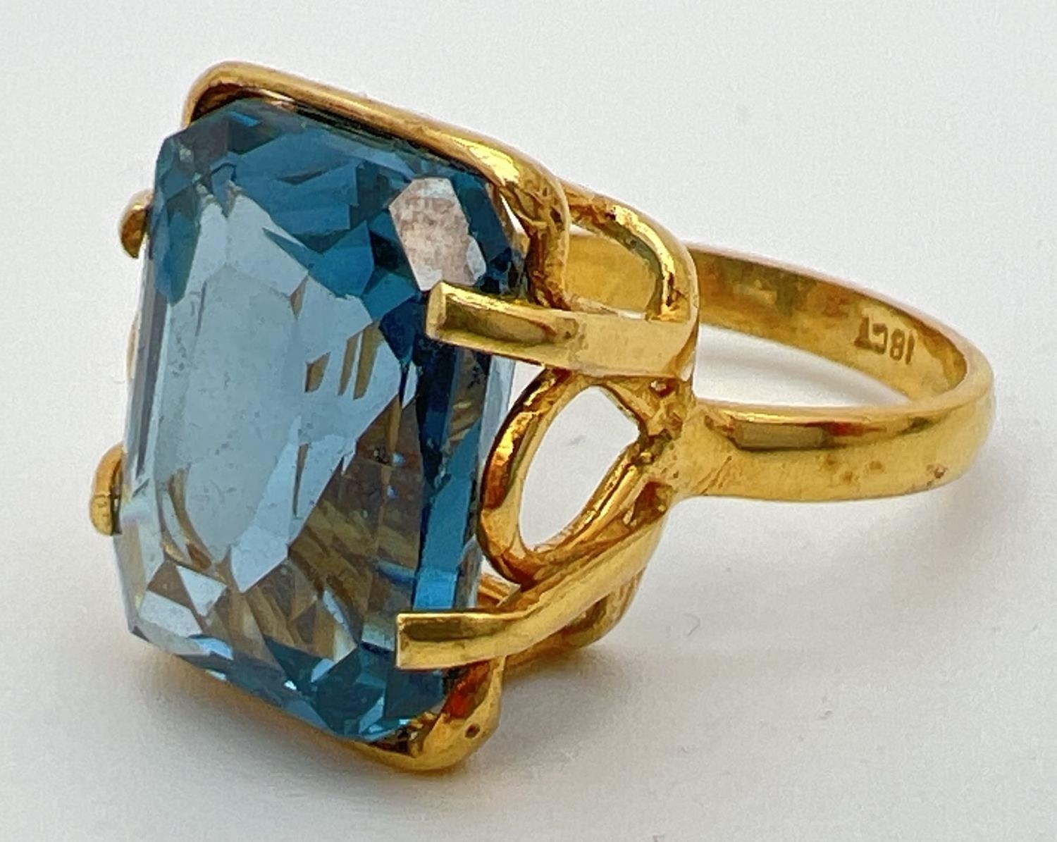 An 18k gold cocktail ring set with a large emerald cut Swiss blue topaz stone. Claw setting with - Image 3 of 4