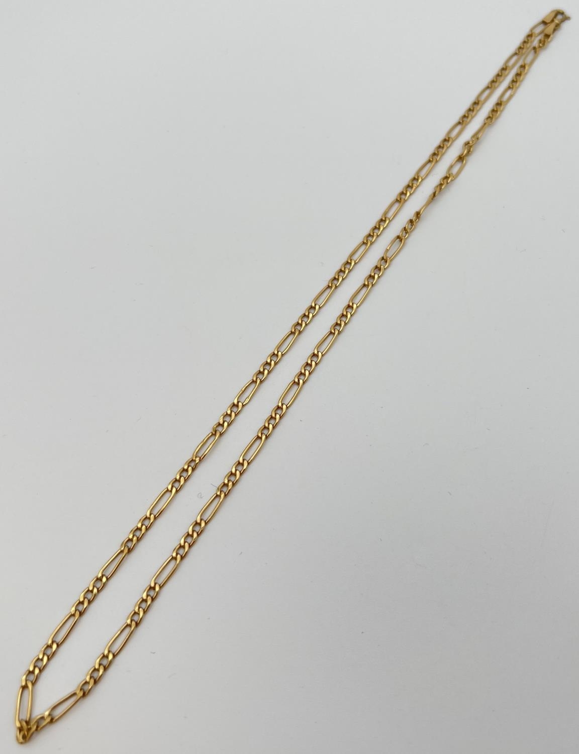 An 18" 9ct yellow gold figaro chain necklace with spring ring clasp. Both hook end links and clasp - Image 2 of 3