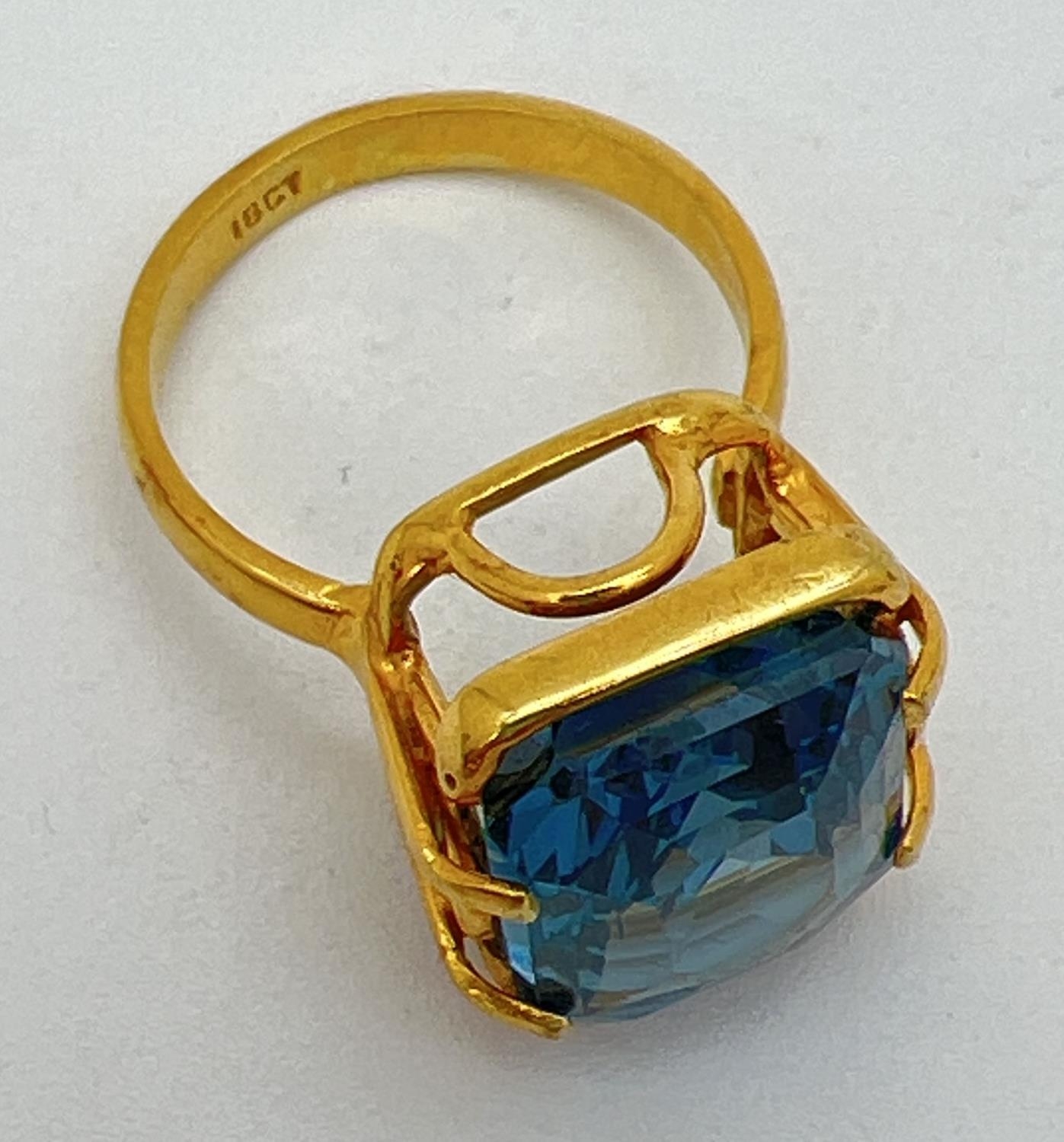 An 18k gold cocktail ring set with a large emerald cut Swiss blue topaz stone. Claw setting with - Image 4 of 4
