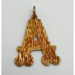 A vintage 9ct gold large initial "A" pendant. Gold mark to one side. Total weight approx 3.8g.