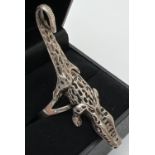 A silver modern design articulated alligator ring. Silver marks to inside, ring size T. Total weight