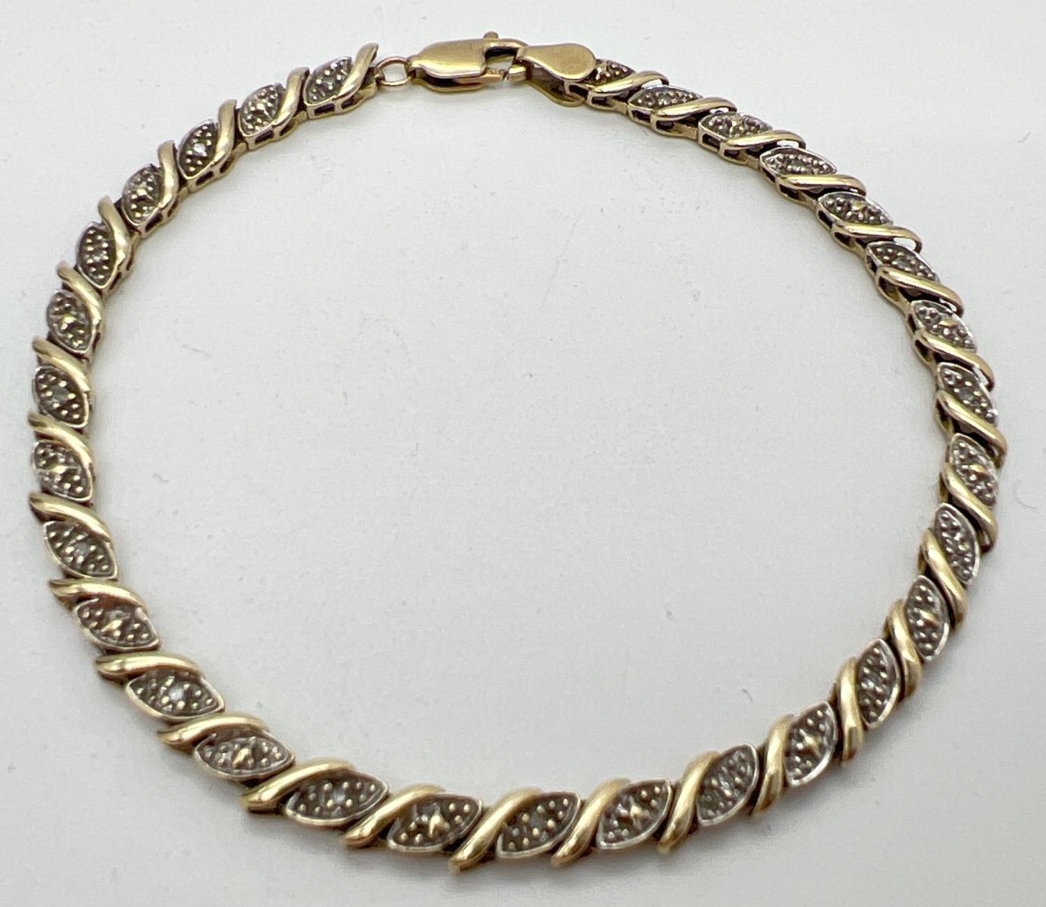 A 7.5 inch 9ct gold and diamond decorative bracelet. 30 small wave design panels, 15 set with a - Image 3 of 3