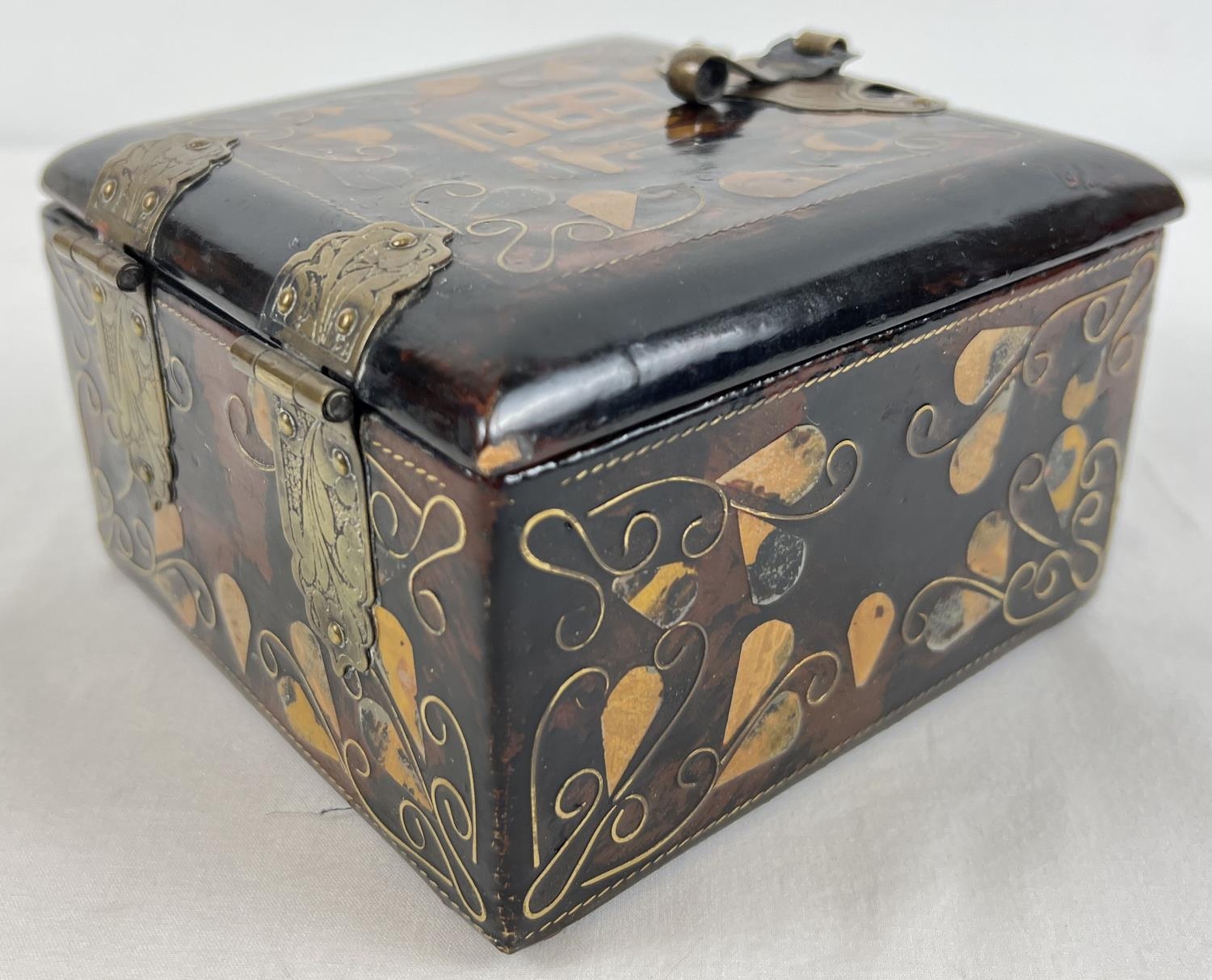 A vintage Chinese lacquer box with complete with decorative brass butterfly shaped box lock. Box - Image 3 of 3